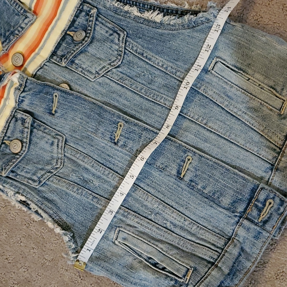 Custom patch denim vest - Picture 9 of 12